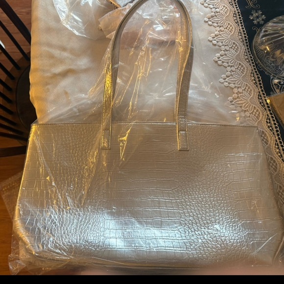 💛2/$25 Silver Ipsy Tote Bag - Picture 4 of 6